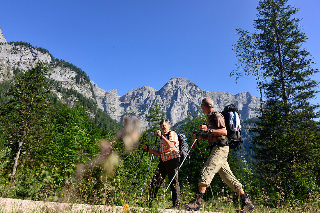 Hiking in the Klausbach valley in the Nationalpark, Ramsau, Berchtesgaden, Upper Bavaria, Bavaria, Germany