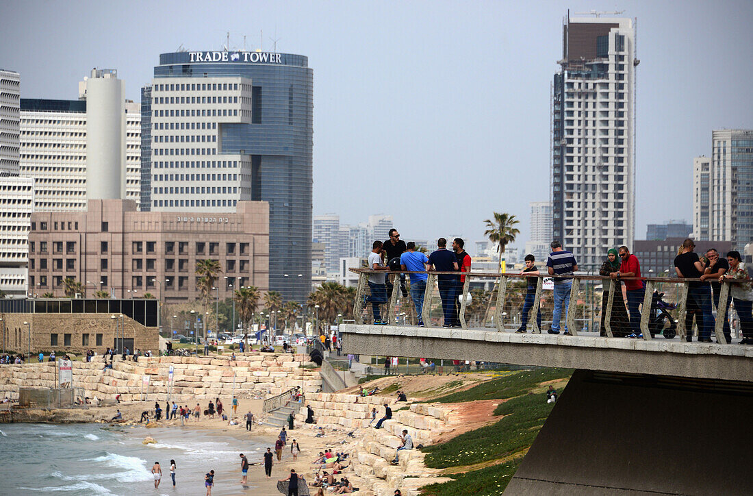 Blick von der Altstadt Jaffa auf Tel Aviv, Israel