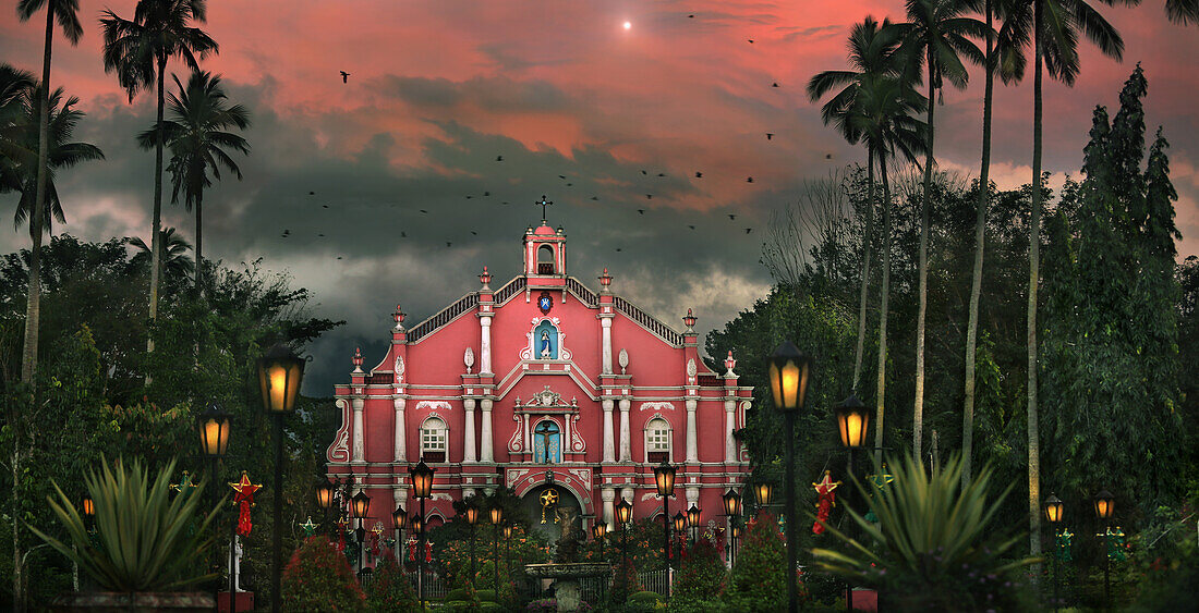 Kirche in Kolonialstil bei Sonnenuntergang, Villa Escudero, Manila, Philippinen, Asien