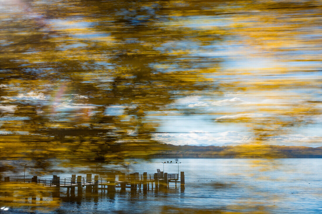 Herbstimpression am Starnberger See bei Starnberg, Oberbayern, Deutschland