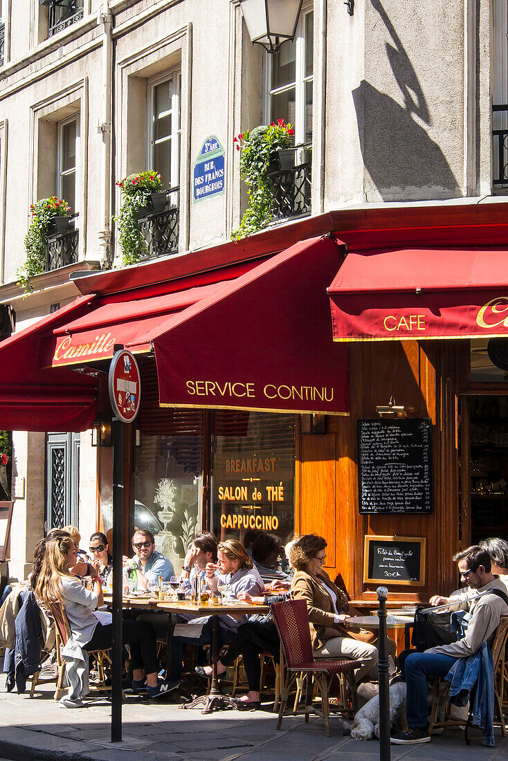 France, Paris, Marais, sunny terrace at the corner of rue des Francs Bourgeois