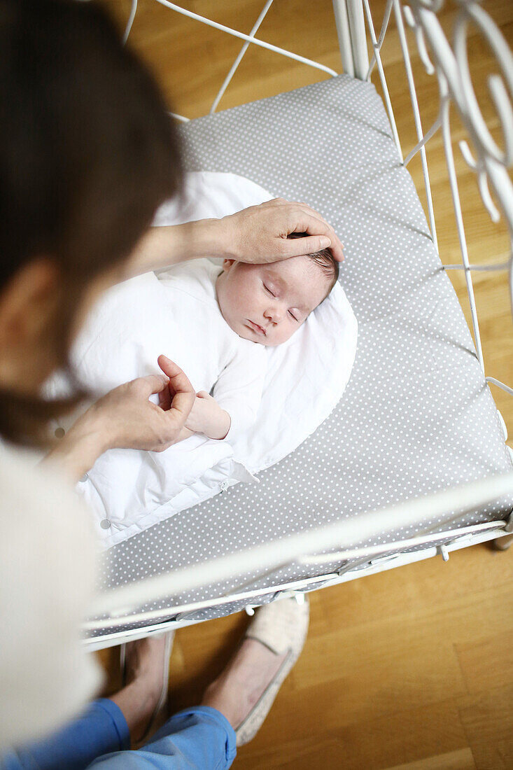 Mother trying to send to sleep her baby