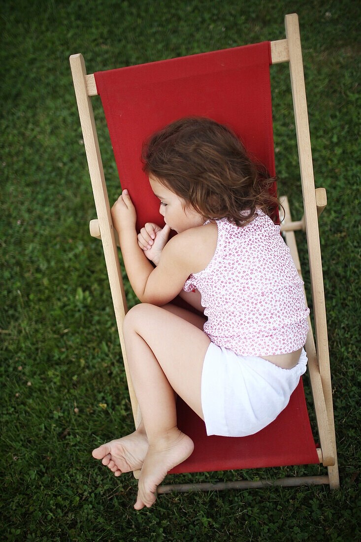 of a 4 years old girl on a lounge chair for child