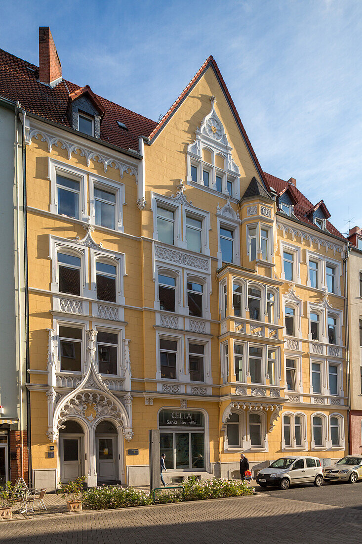 Cella Sankt Benedikt, Benediktinermönche, Stadtkloster mit Kapelle in einem mehrgeschossigen Gründerzeithaus im Stadtteil List, Hauskirche, Hannover, Niedersachsen, Norddeutschland, Deutschland