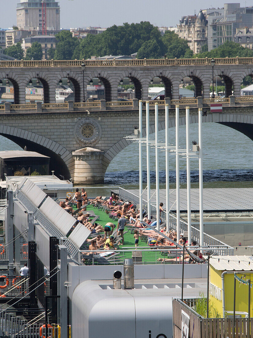 France, Paris, Joséphine Baker swimming pool on the Seine, solarium