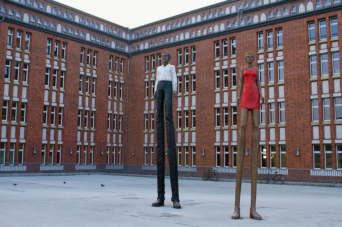 'Germany, Hamburg, Hühnerposten, ''Mann und Frau'', sculptor: Stephan Balkenhol'