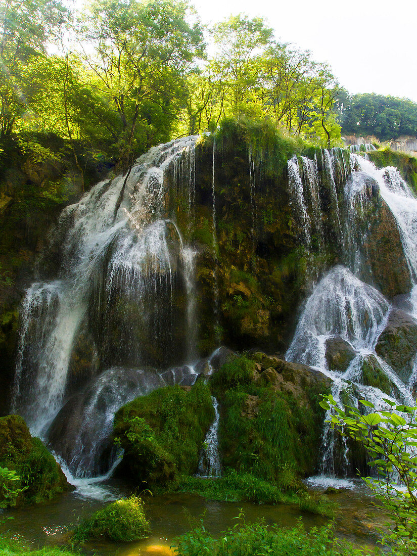 France, Jura, Baume les messieurs, Tuf waterfalls
