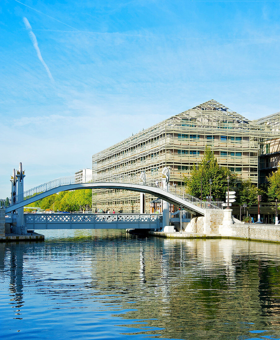 Paris, Canal de L'Ourcq, lift bridge