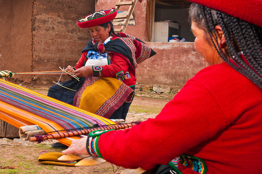 South America, Peru, Cuzco region, Urubamba Province, Chinchero, El Balcon del Inca association, weaving center
