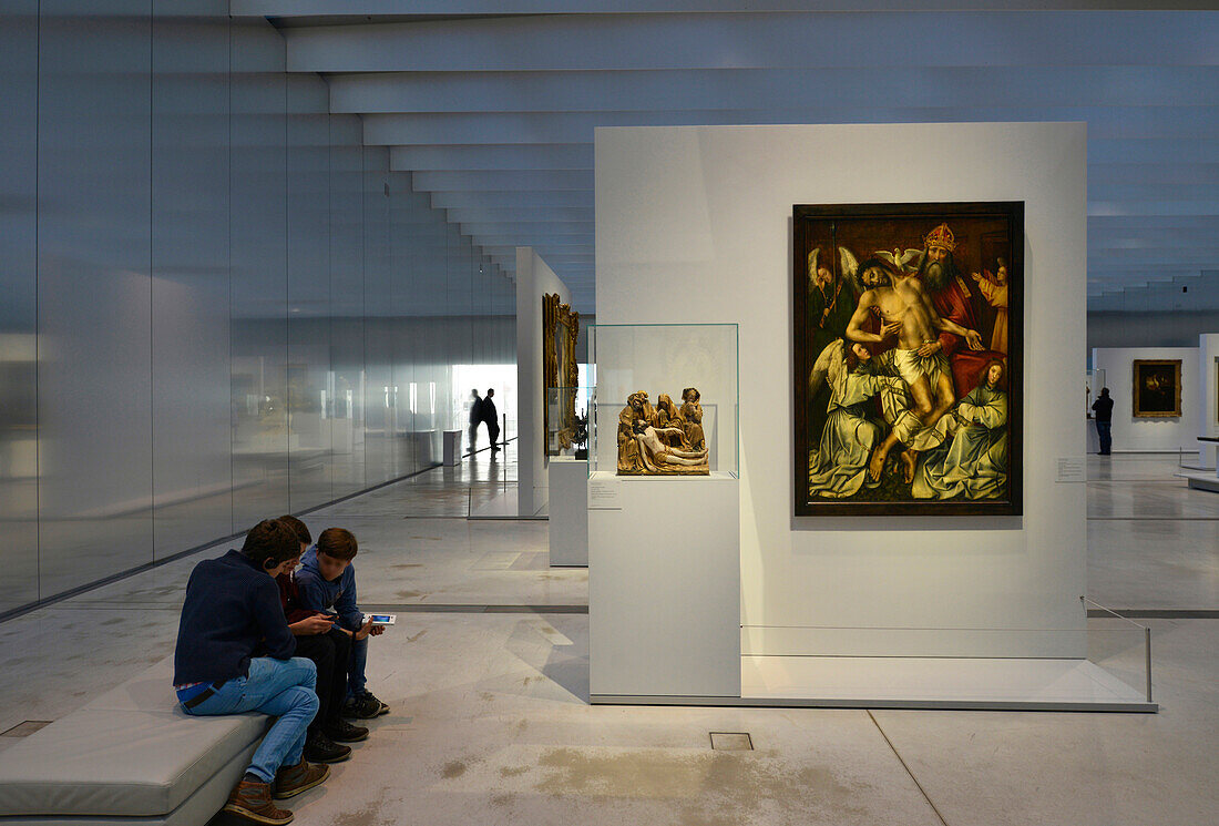 Europe,France, scene in the exhibition hall of the Louvre in Lens (architectes Kazuyo Sejima/Ryue Nishizawa©Sanaa)