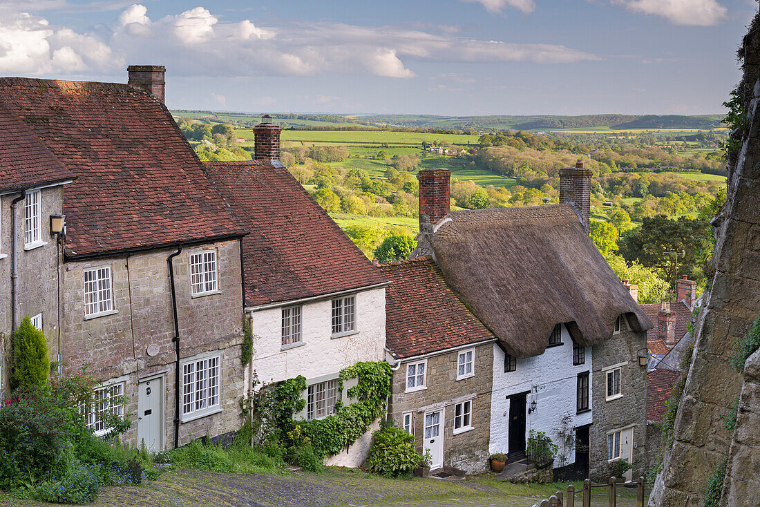Picturesque Gold Hill in spring in Shaftesbury, Dorset, England, United Kingdom, Europe