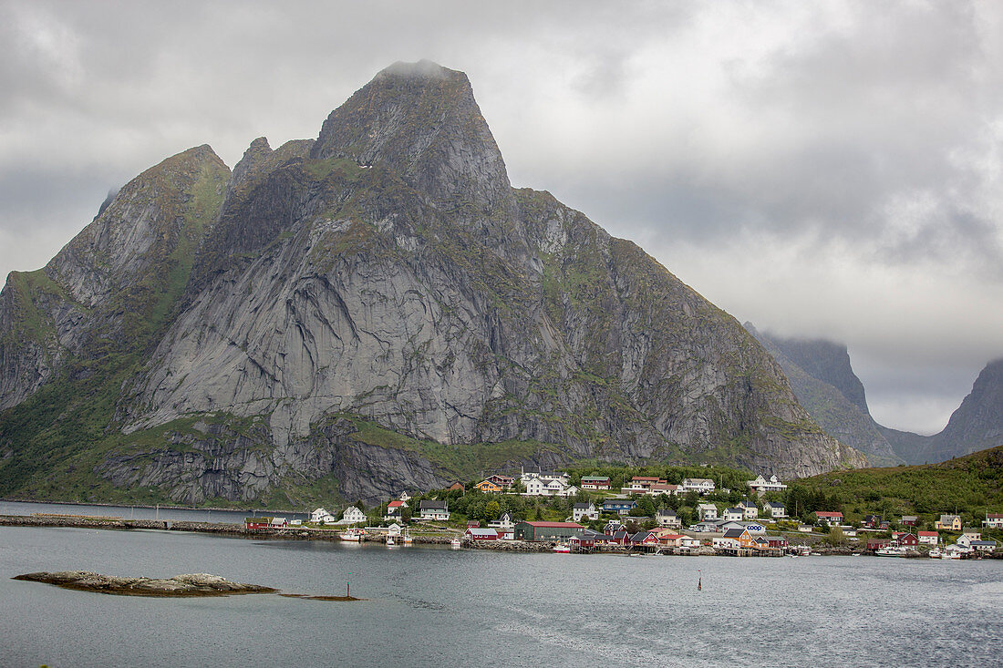 Reine, a traidtional fishing and whaling town in the Lofoten Islands, Norway, Scandinavia, Europe