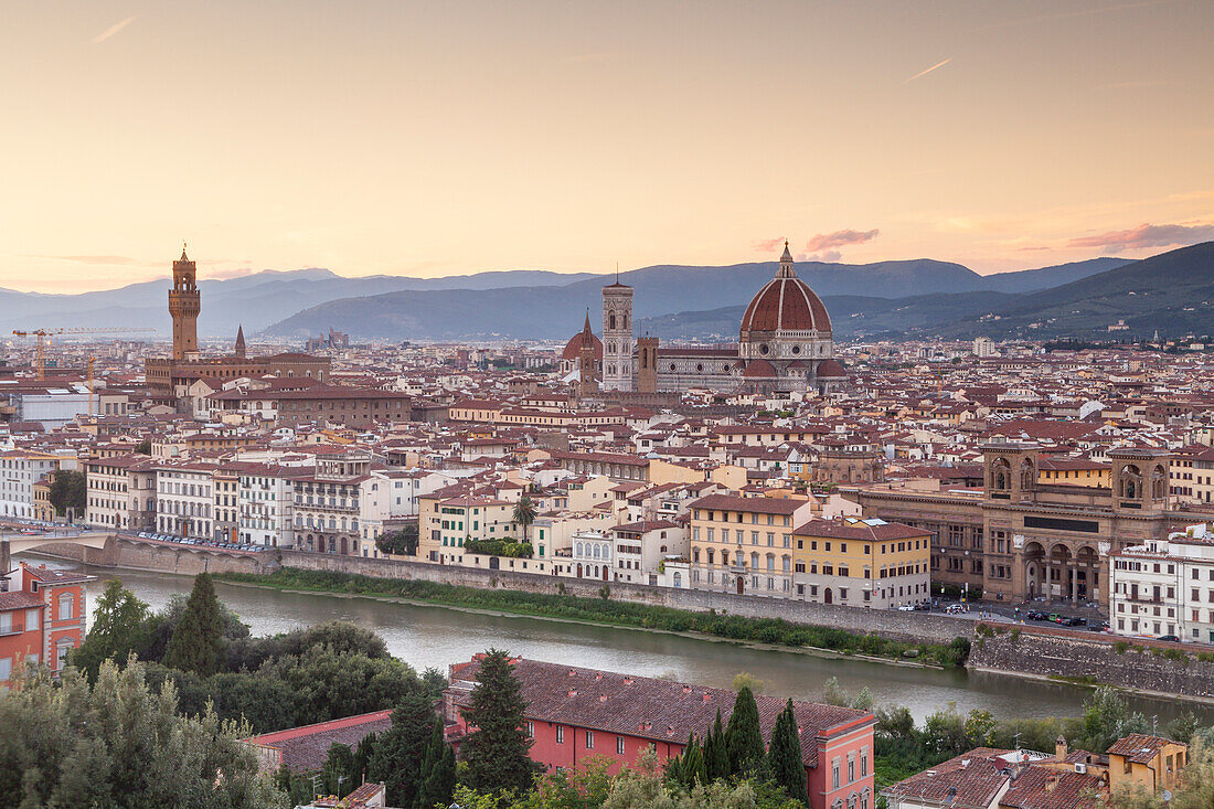 Basilica di Santa Maria del Fiore (Duomo) and skyline of the city of Florence, UNESCO World Heritage Site, Tuscany, Italy, Europe