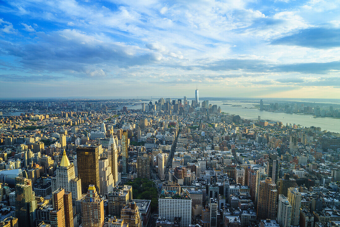 Skyline looking south towards Lower Manhattan, One World Trade Center in view, Manhattan, New York City, New York, United States of America, North America