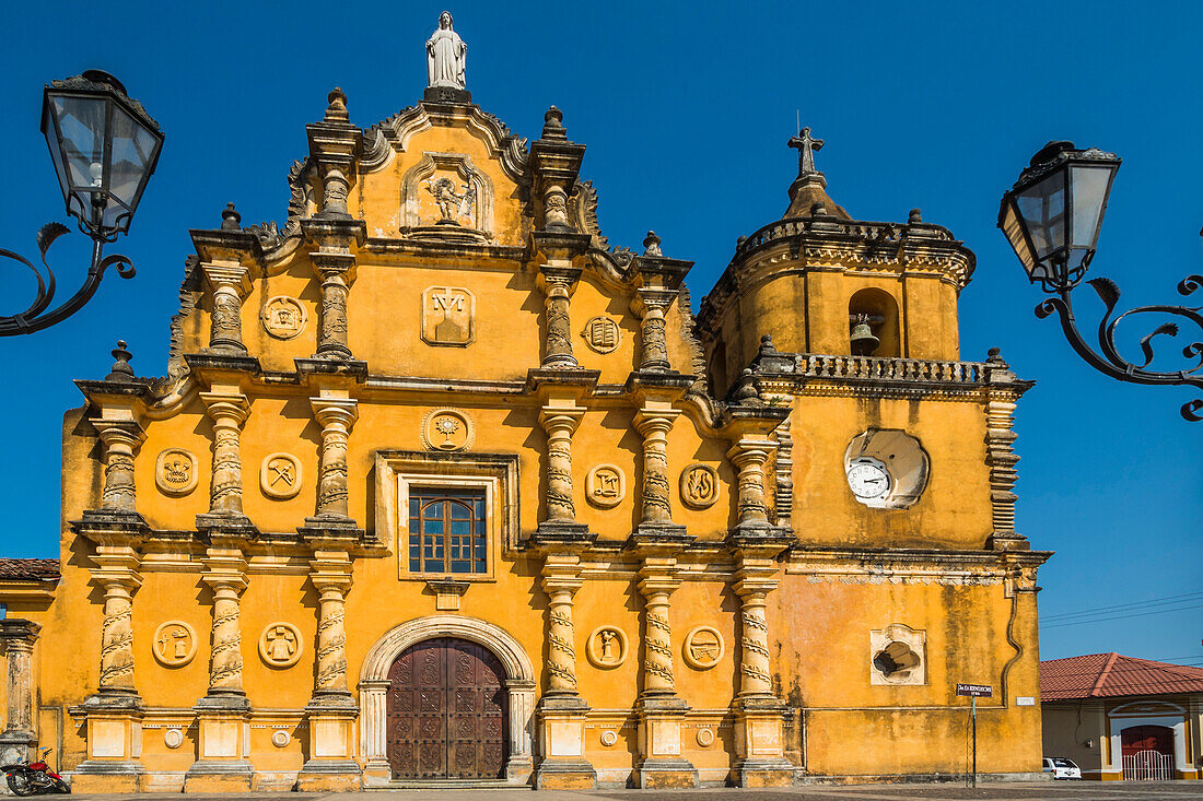 Mexican-style baroque facade of the Iglesia de la Recoleccion church built in 1786 in this historic North West city, Leon, Nicaragua, Central America