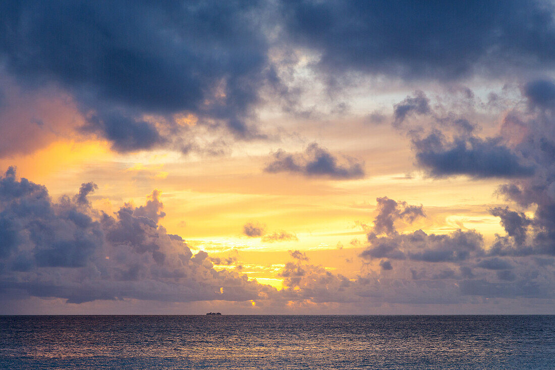 Sunset over the Indian Ocean in the Maldives, Indian Ocean, Asia