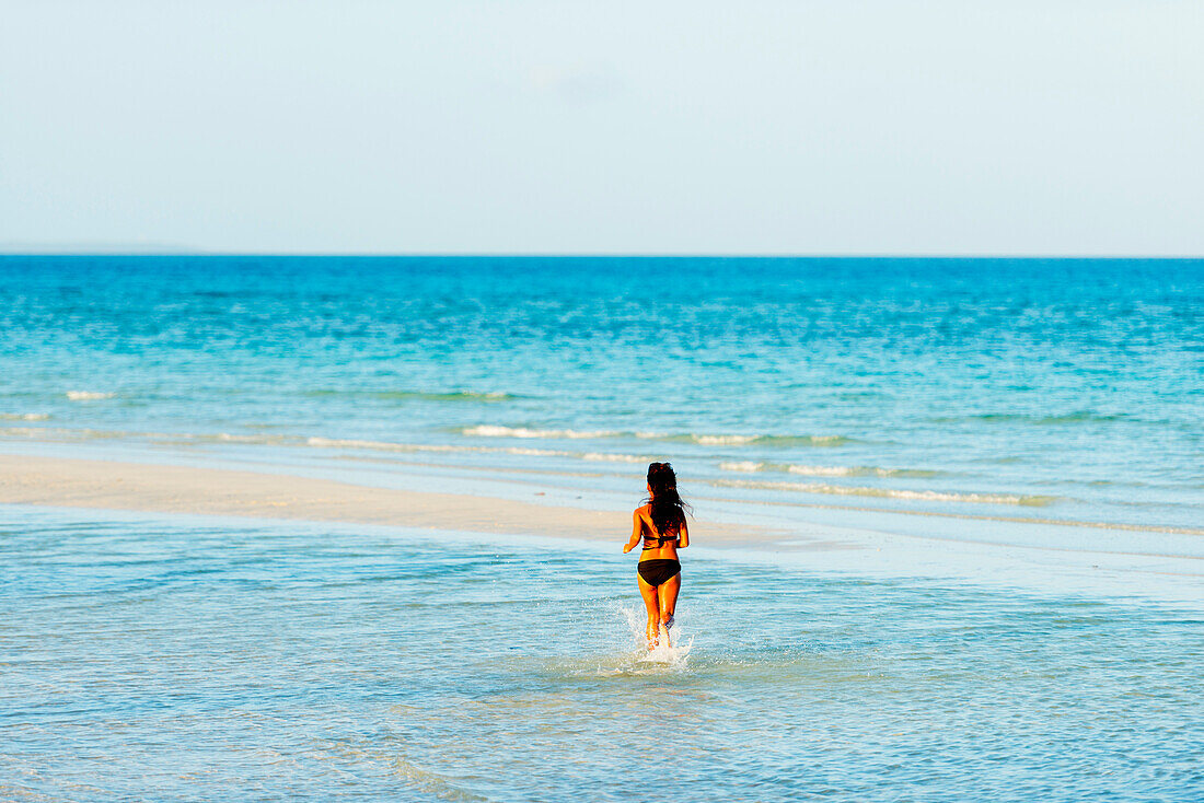 Girl on Sugar Beach, Bantayan Island, Cebu, The Visayas, Philippines, Southeast Asia, Asia
