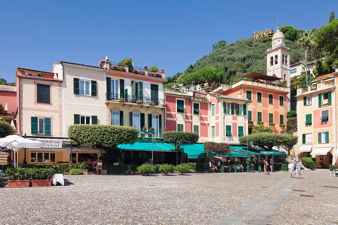 Cafes and restaurants on the Market Place, Portofino, Riviera di Levante, Province of Genoa, Liguria, Italy, Europe