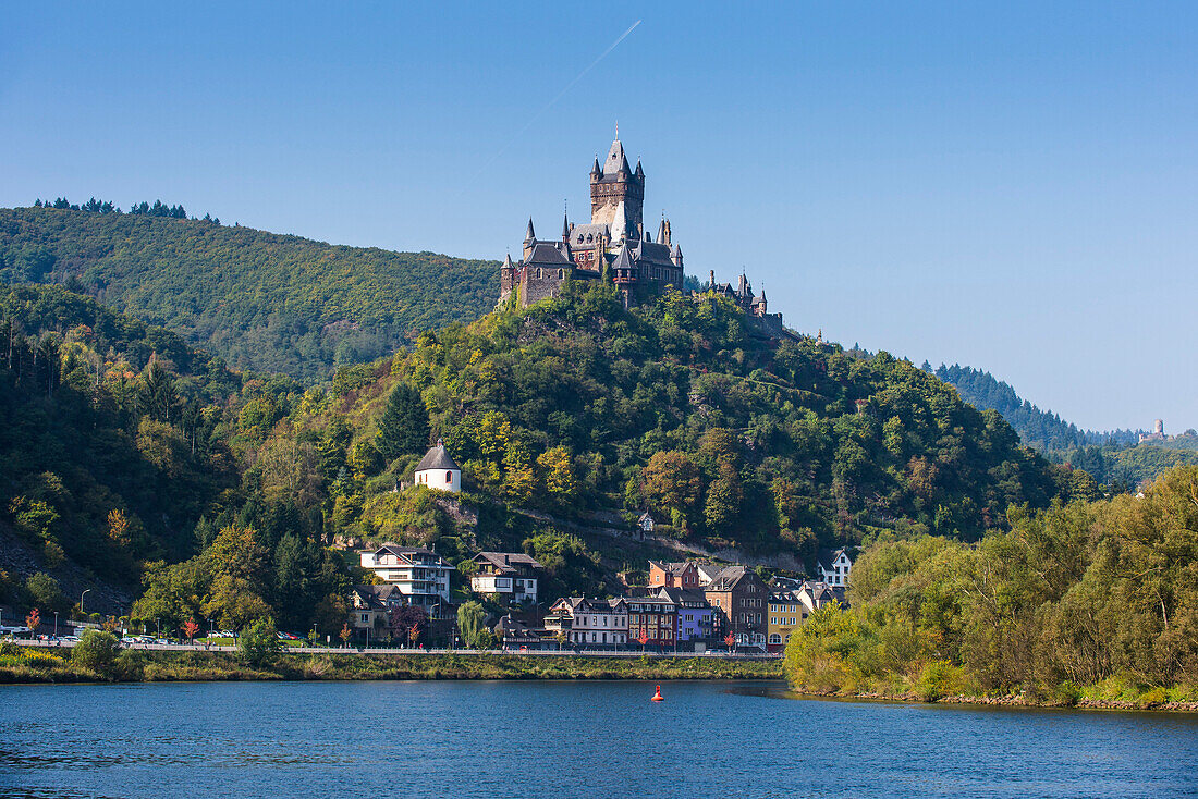 Imperial castle and the town of Cochem on the Moselle River, Moselle Valley, Rhineland-Palatinate, Germany, Europe