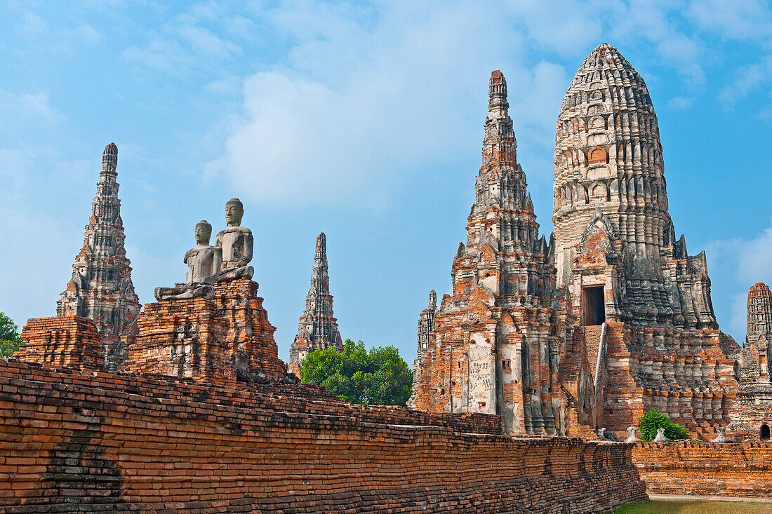 the ancient temple of Wat Chaiwatthanaram in Ayutthaya