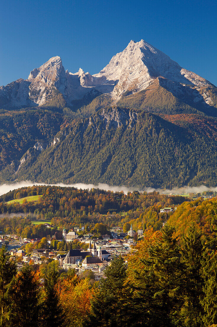 Overview of Berchtesgaden in autumn with the Watzmann mountain in the background, Berchtesgaden, Bavaria, Germany, Europe