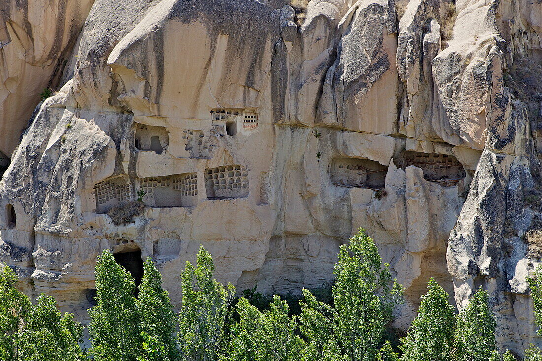 Rock houses, houses carved into the rocks, Goreme, Cappadocia, Anatolia, Turkey, Asia Minor, Eurasia