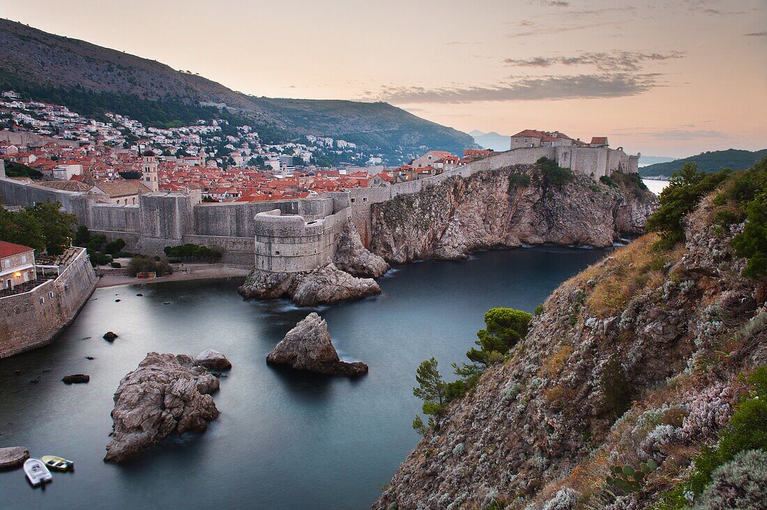 Dubrovnik and the City Walls at sunrise, from Fort Lovrijenac (St. Lawrence Fortress), Dubrovnik, Dalmatian Coast, Adriatic, Croatia, Europe