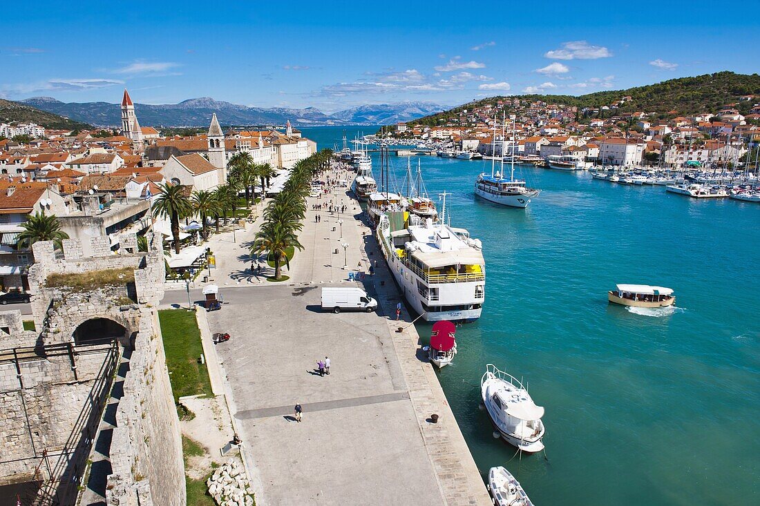 Trogir waterfront, Obala Bana Berislavica, Trogir, UNESCO World Heritage Site, Dalmatian Coast, Adriatic, Croatia, Europe
