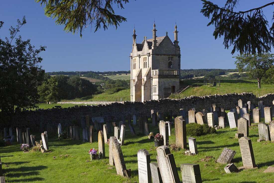 Churchyard of St. James and Jacobean lodge, Chipping Campden, Gloucestershire, Cotswolds, England, United Kingdom, Europe