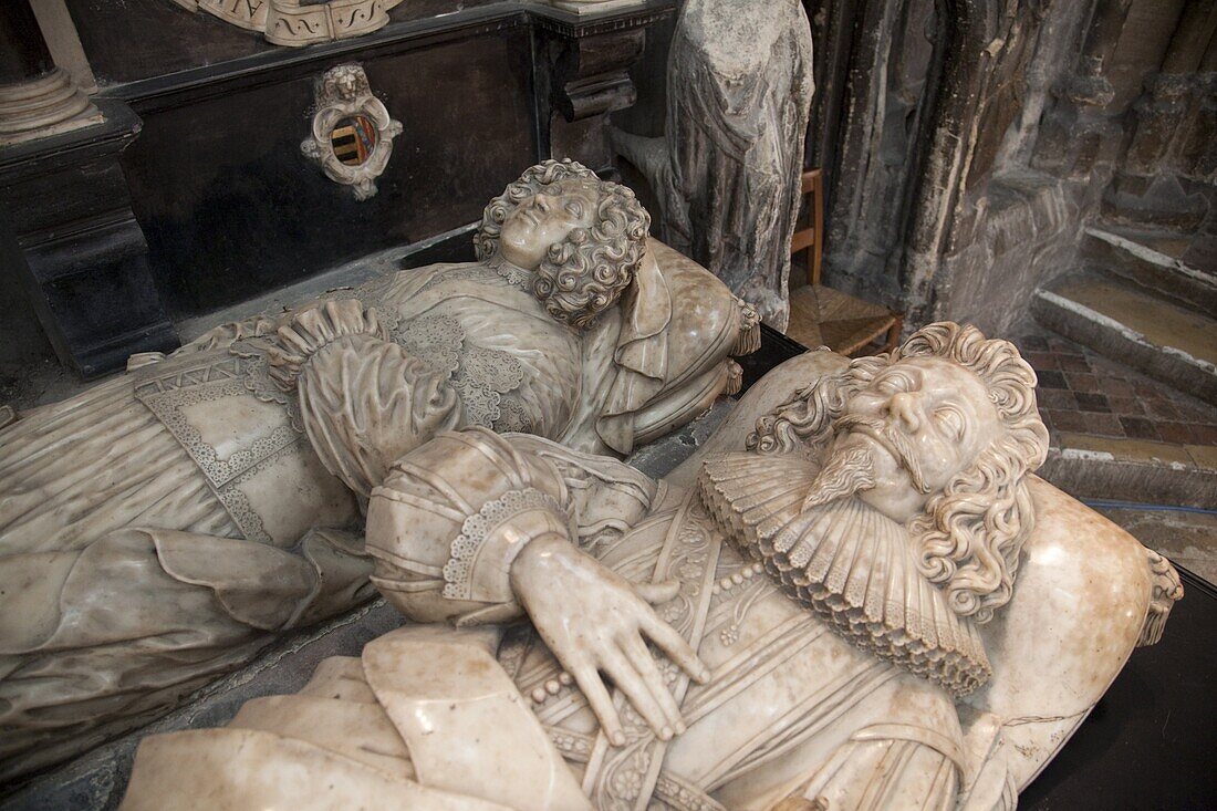 Effigies on tomb of Abraham Blackleech, died 1639, and his wife, Gloucester Cathedral, Gloucestershire, England, United Kingdom, Europe