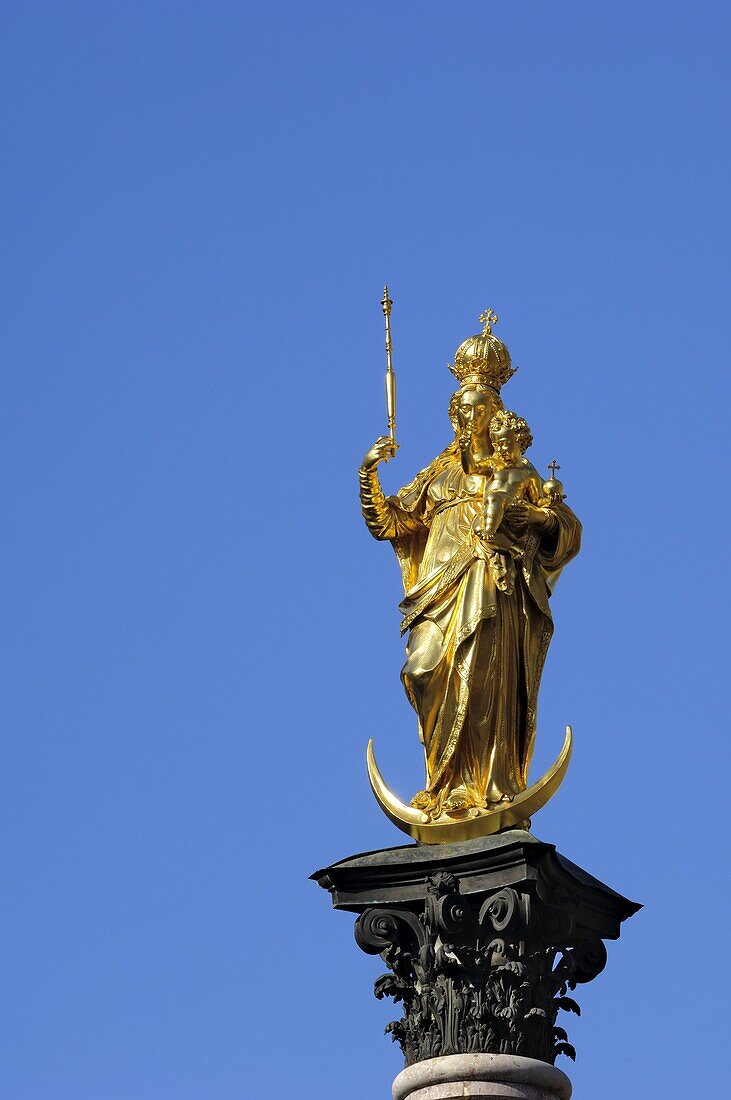 Statue of the Virgin Mary, Marienplatz, Munich (Munchen), Bavaria (Bayern), Germany, Europe