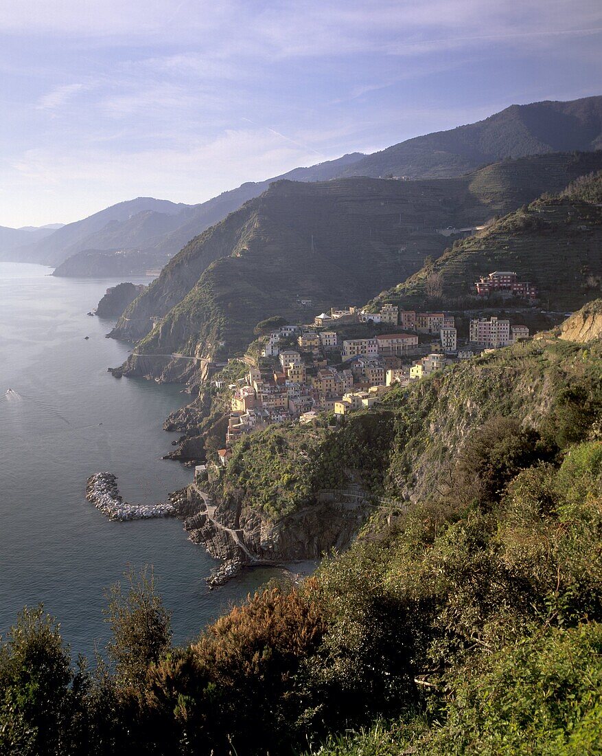 Riomaggiore, traditional fishing village, and coastline of Cinque Terre, UNESCO World Heritage Sit, Liguria, Italy, Europe