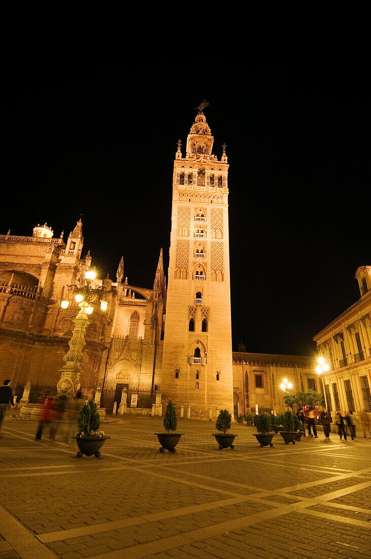La Giralda and Seville Cathedral at night, Plaza Virgen de los Reyes, Santa Cruz district, Seville, Andalusia, Spain, Europe