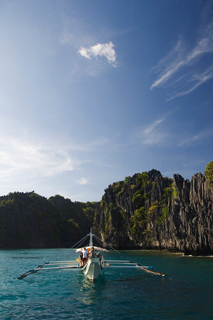 Miniloc Island, catamaran for island hopping, in small lagoon with jagged limestone rock formations, Bacuit Bay, El Nido Town, Palawan Province, Philippines, Southeast Asia, Asia