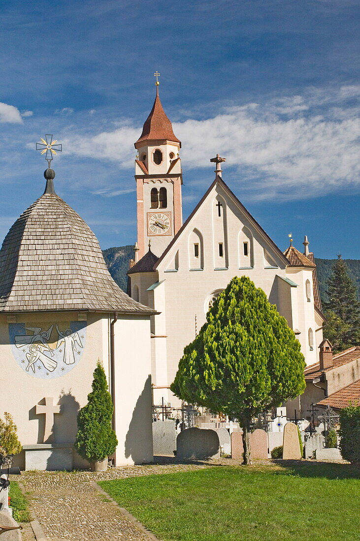 St. Peters church, Dorf Tyrol, Merano, Sud Tyrol, Western Dolomites, Italy, Europe