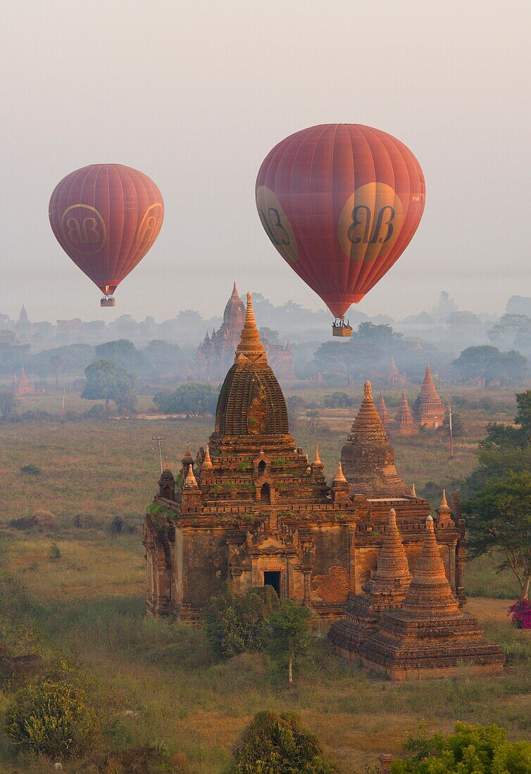 Balloons, Bagan (Pagan), Myanmar (Burma), Asia