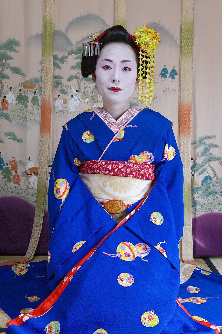 Portrait of a Geisha in a traditional Japanese style tatami mat room, Kyoto, Kansai Region, Honshu, Japan, Asia