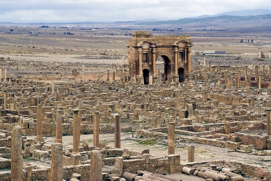 View from the theatre over the Roman site of Timgad, UNESCO World Heritage Site, Algeria, North Africa, Africa