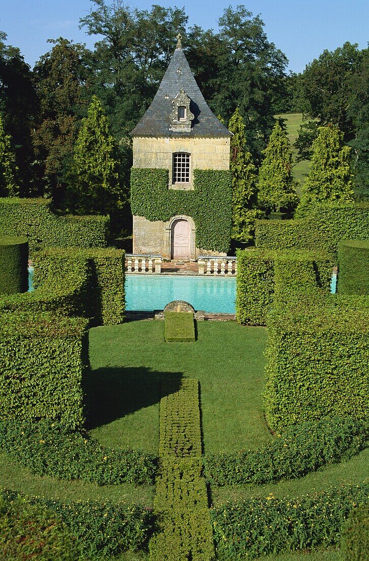 Pavillon de Repos and swimming pool, Les Jardins d'Eyrignac, Dordogne, Perigord, Aquitaine, France, Europe