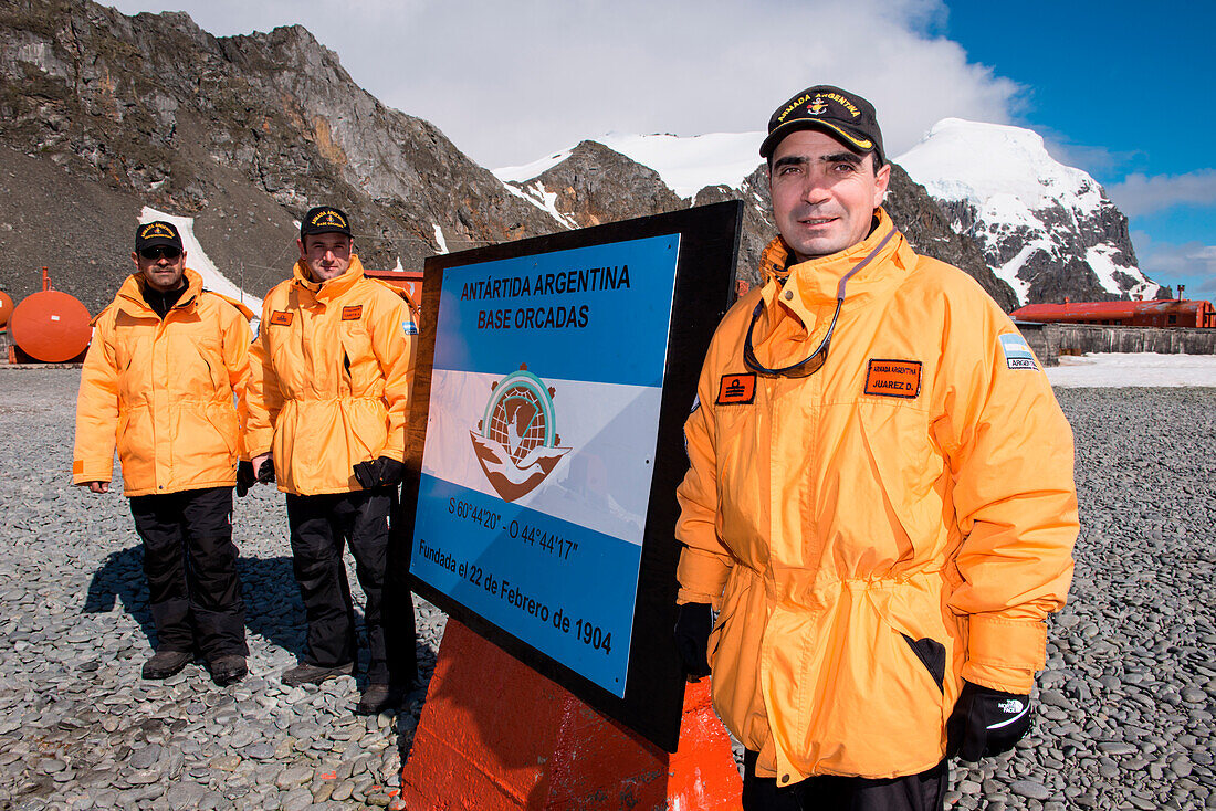 Mitarbeiter der argentinischen Forschungsstation Orcadas Station, Livingstone Island, Südliche Orkneyinseln, Antarktis