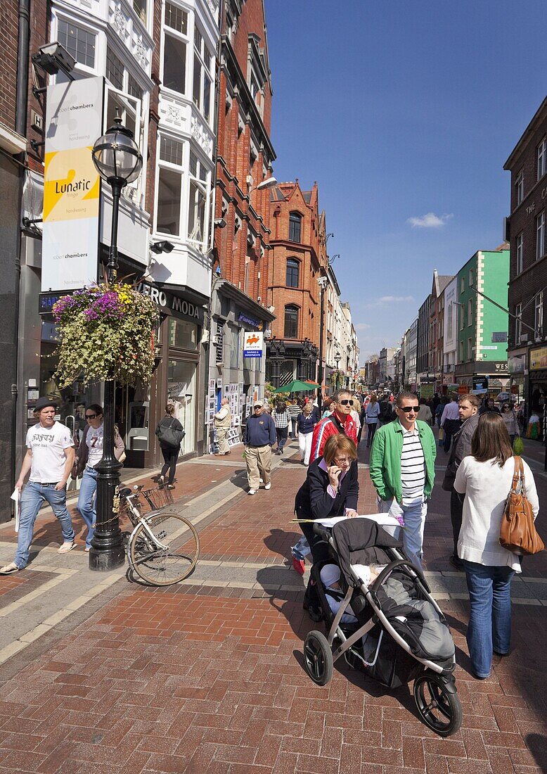 Shoppers, Grafton Street, Dublin, Republic of Ireland, Europe
