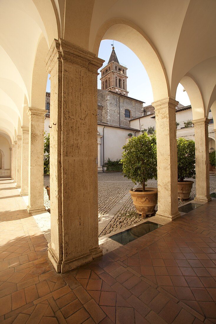 Courtyard, Villa d'Este, UNESCO World Heritage Site, Tivoli, Lazio, Italy, Europe