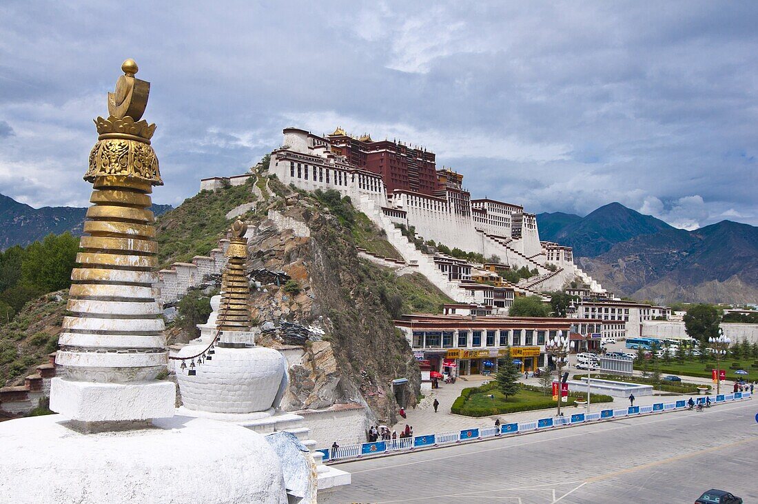 The Potala Palace former chief residence of the Dalai Lama, UNESCO World Heritage Site, Lhasa, Tibet, China, Asia