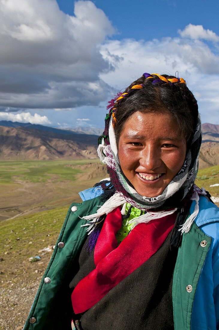 Young friendly Tibetan woman, Southern Tibet, China, Asia