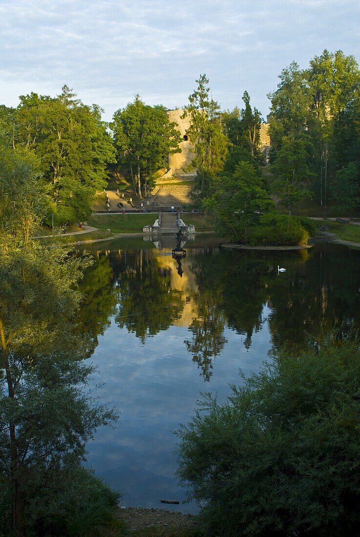 Little lake in front of the knights stronghold of Sigulda in the Gauja National Park, Sigulda, Latvia, Baltic States, Europe