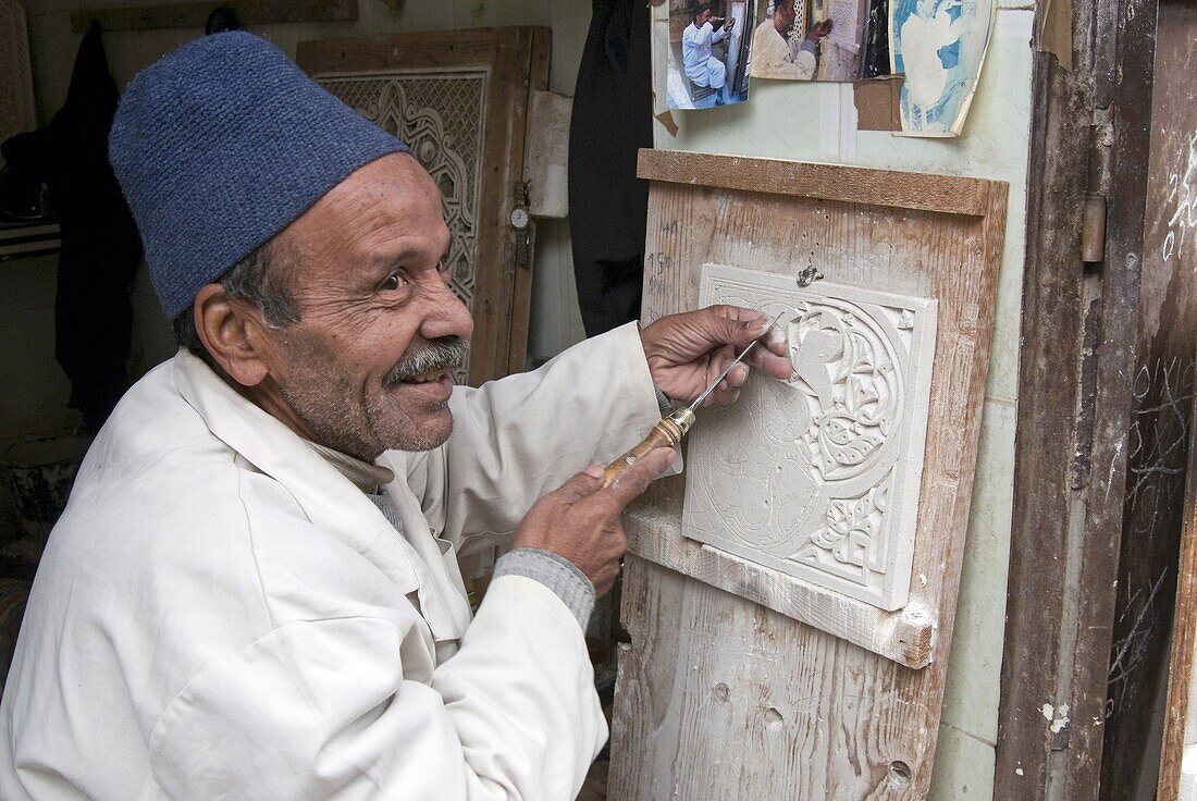 Craftsman at work on stucco carving, the Souk, Marrakech (Marrakesh), Morocco, North Africa, Africa