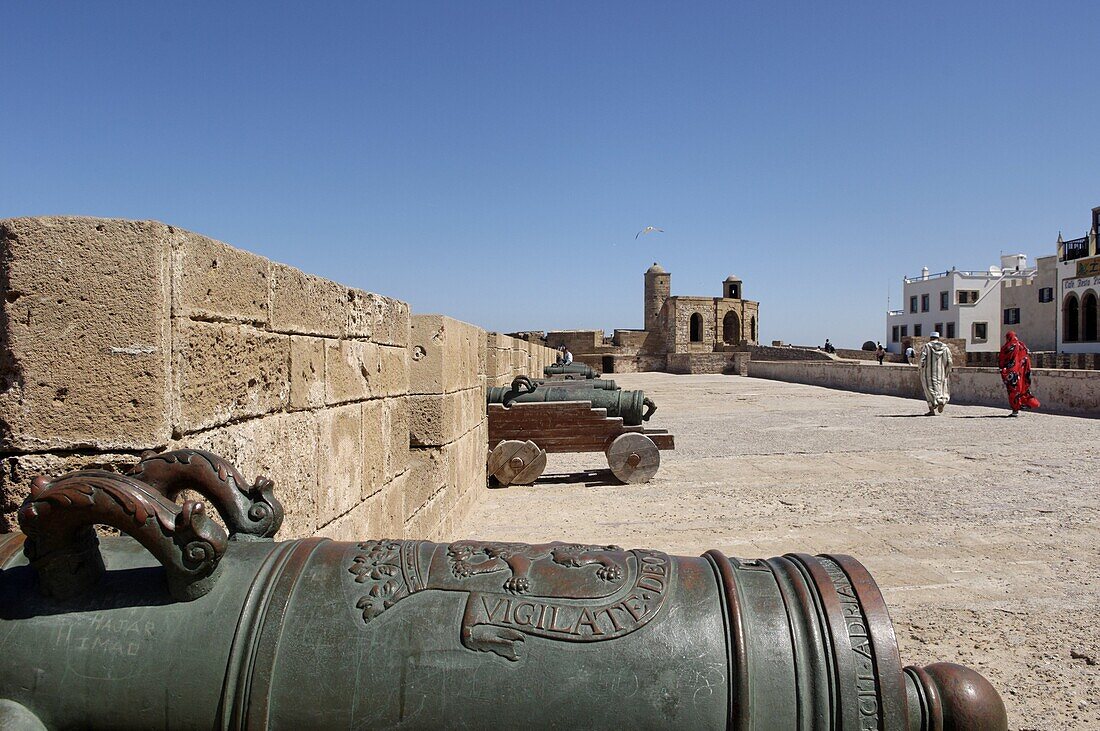 Cannons, Skala of the Kasbah, a mighty crenellated bastion, 300 metres in length, built on the cliffs to protect the city on its seaward side, Essaouira, Morocco, North Africa, Africa