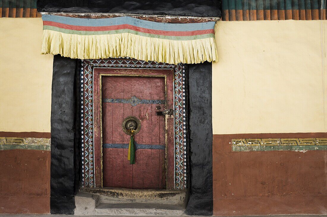 Door, Hemis gompa (monastery), Hemis, Ladakh, Indian Himalaya, India, Asia