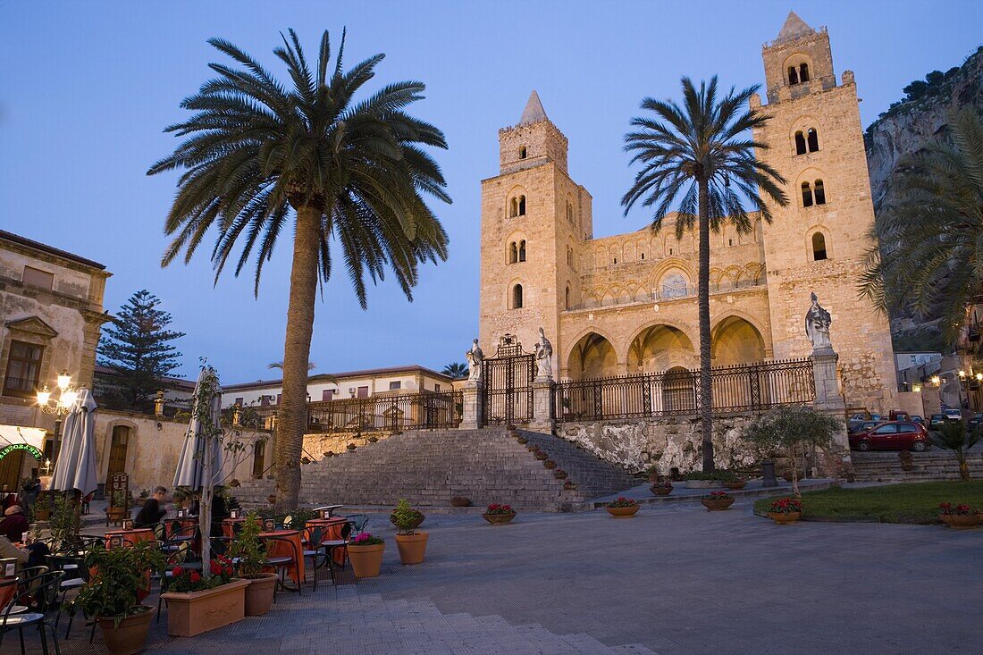 Cathedral, Piazza Duomo in the evening, Cefalu, Sicily, Italy, Europe