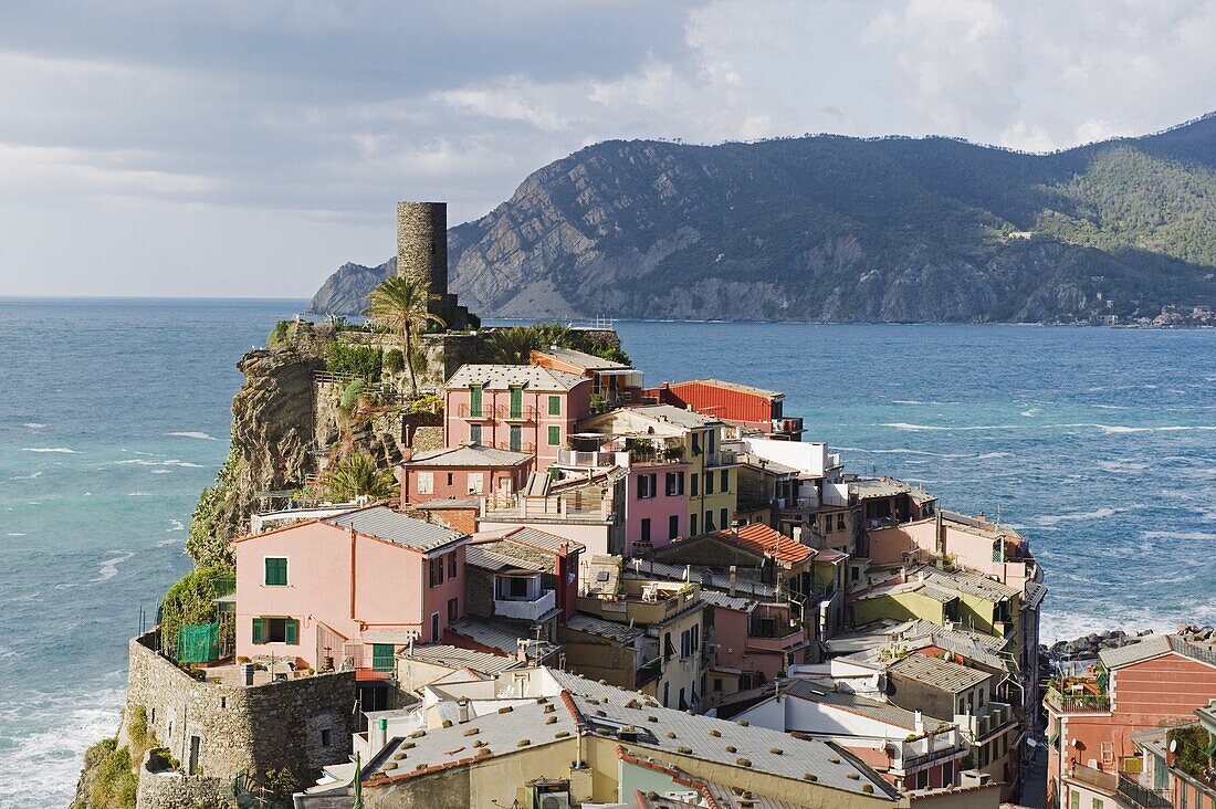Clifftop village of Vernazza, Cinque Terre, UNESCO World Heritage Site, Liguria, Italy, Europe